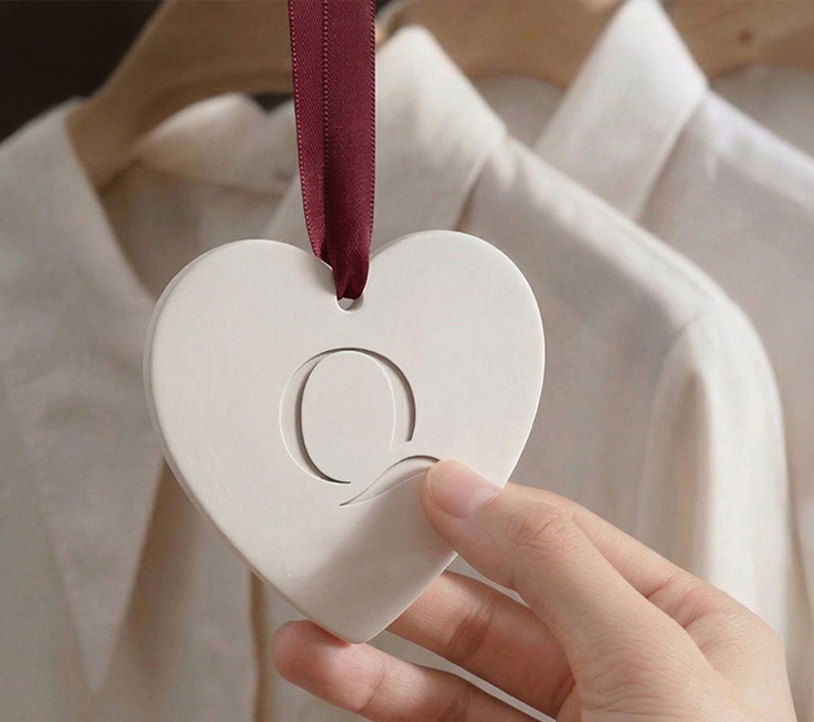 LA C&Eacute;RAMIQUE PARFUM&Eacute;E